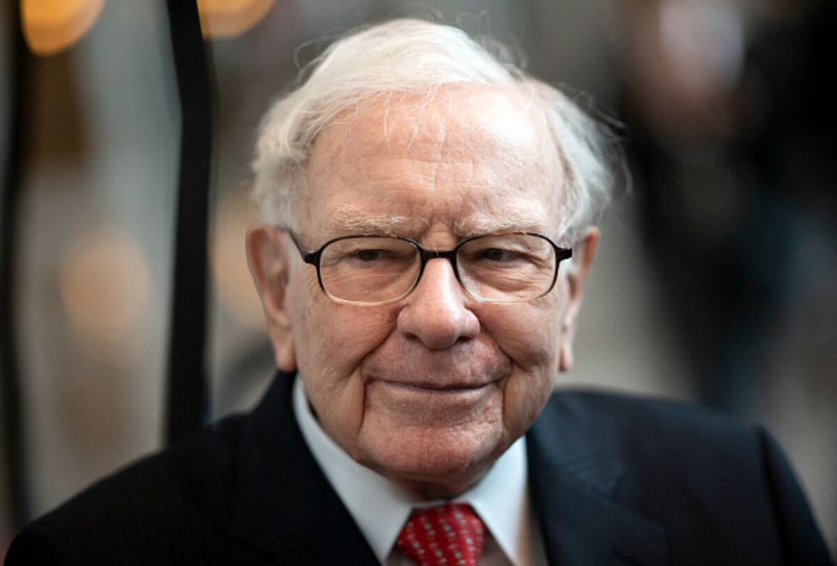 Berkshire Hathaway’s Cash Reserves Reach Record $382 Billion as Earnings Jump 34%