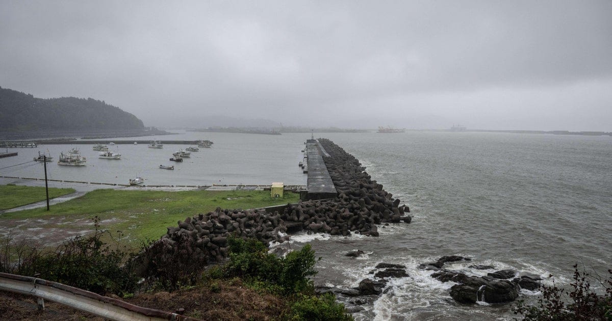 Strong quake shakes Japan's northern coast, tsunami warning lifted