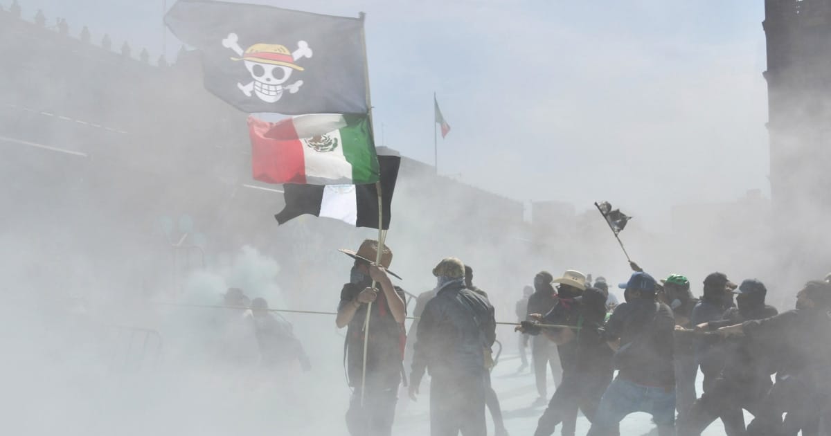 Thousands Demonstrate in Mexico City Against Crime, Corruption, and Impunity