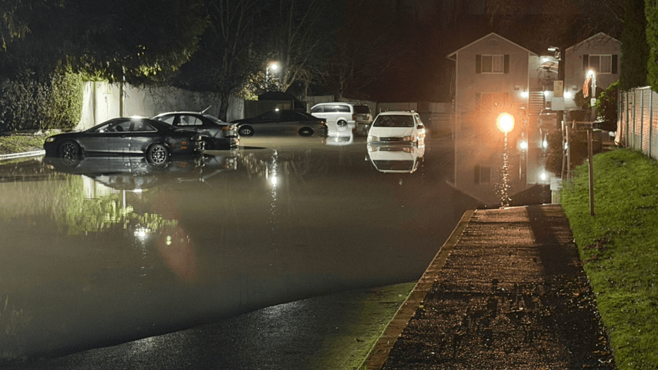 Flash Flood Warning Triggers Immediate “GO NOW” Evacuations After White River Levee Breach in Pacific, WA