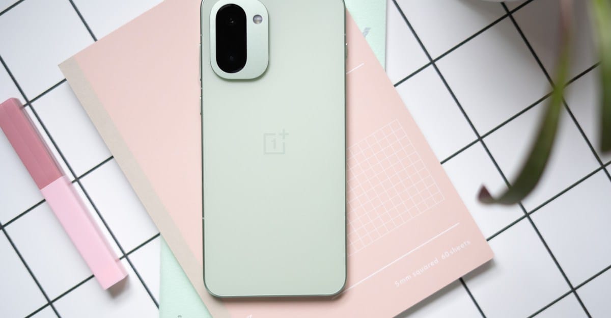 OnePlus 15R Review Highlights Exceptional Battery Life and Competitive Pricing