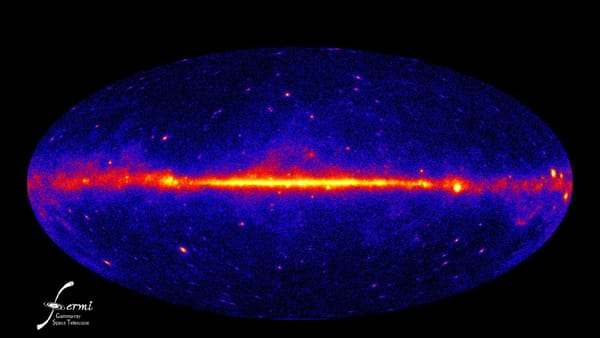 Mysterious Glow at Milky Way’s Core May Upend Long‑Standing Cosmic Theory
