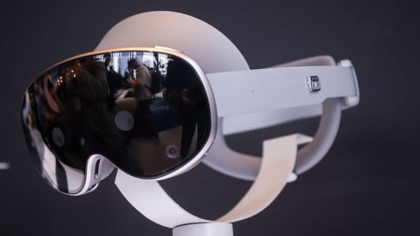 Samsung Galaxy XR versus Apple Vision Pro: Specs and Price Comparison