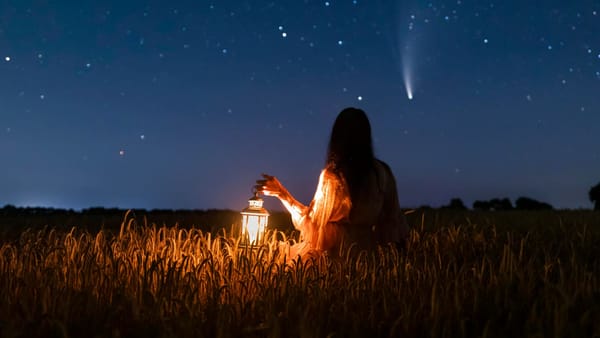 Comet Lemmon Visible Sunday Evening for Last Time in Over a Millennia